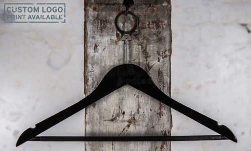 Zawieszka metalowa, antykradzieżowa do stosowania z wieszakami hotelowymi.