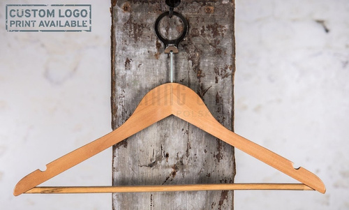 Zawieszka metalowa, antykradzieżowa do stosowania z wieszakami hotelowymi.